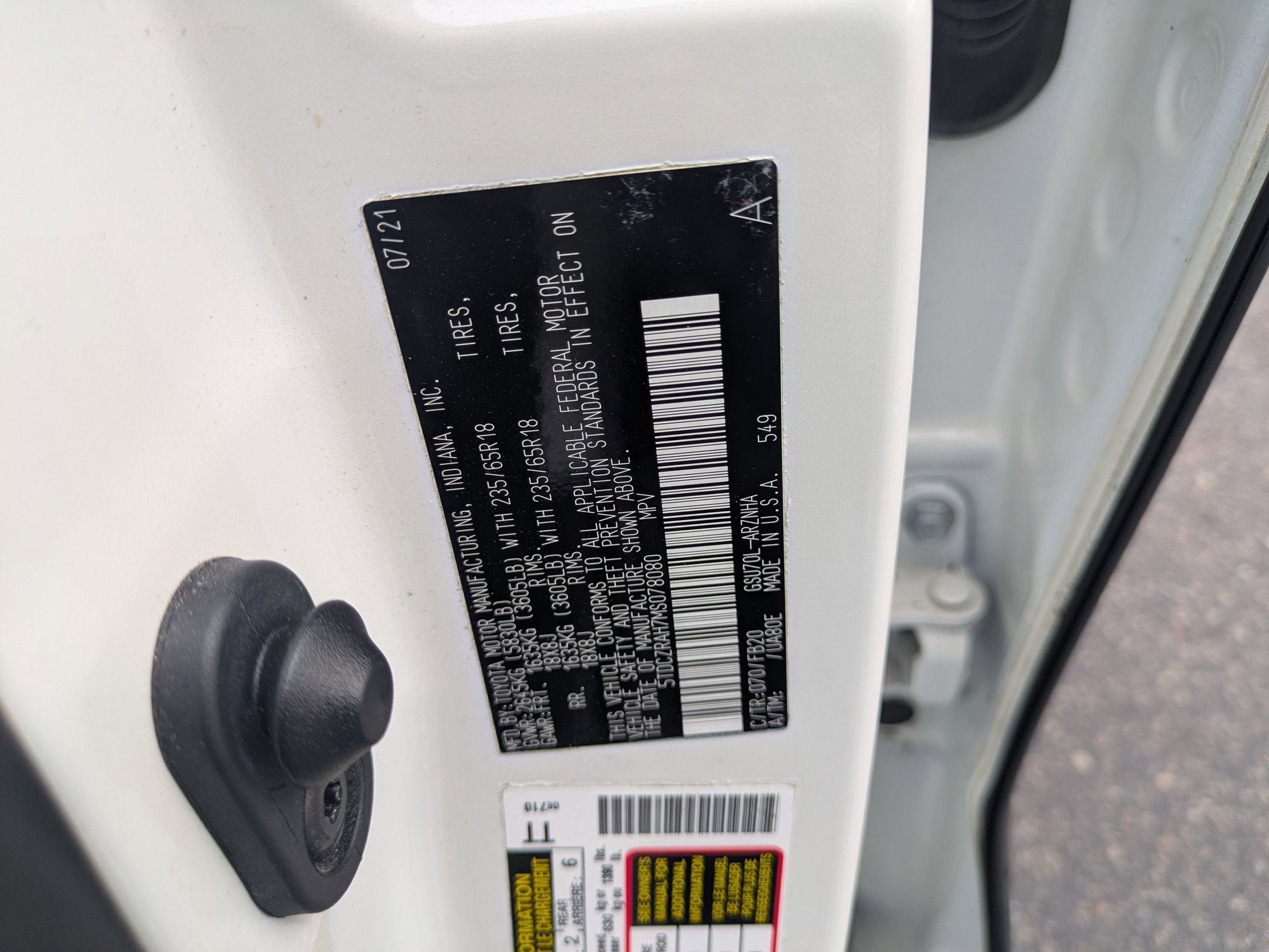 Used 2021 Toyota Highlander L image 35