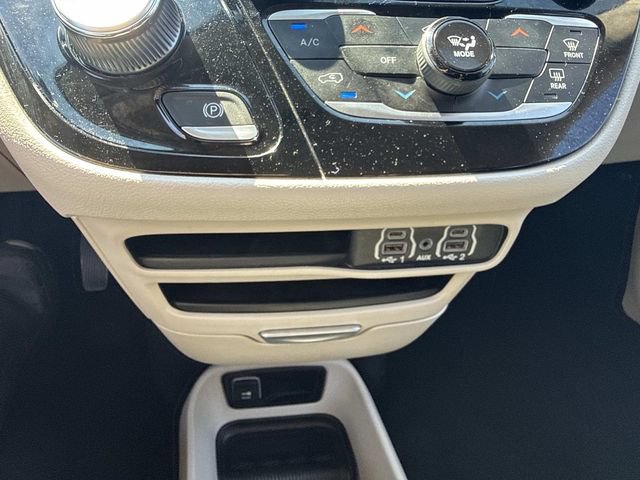 Used 2023 Chrysler Voyager LX FWD image 27