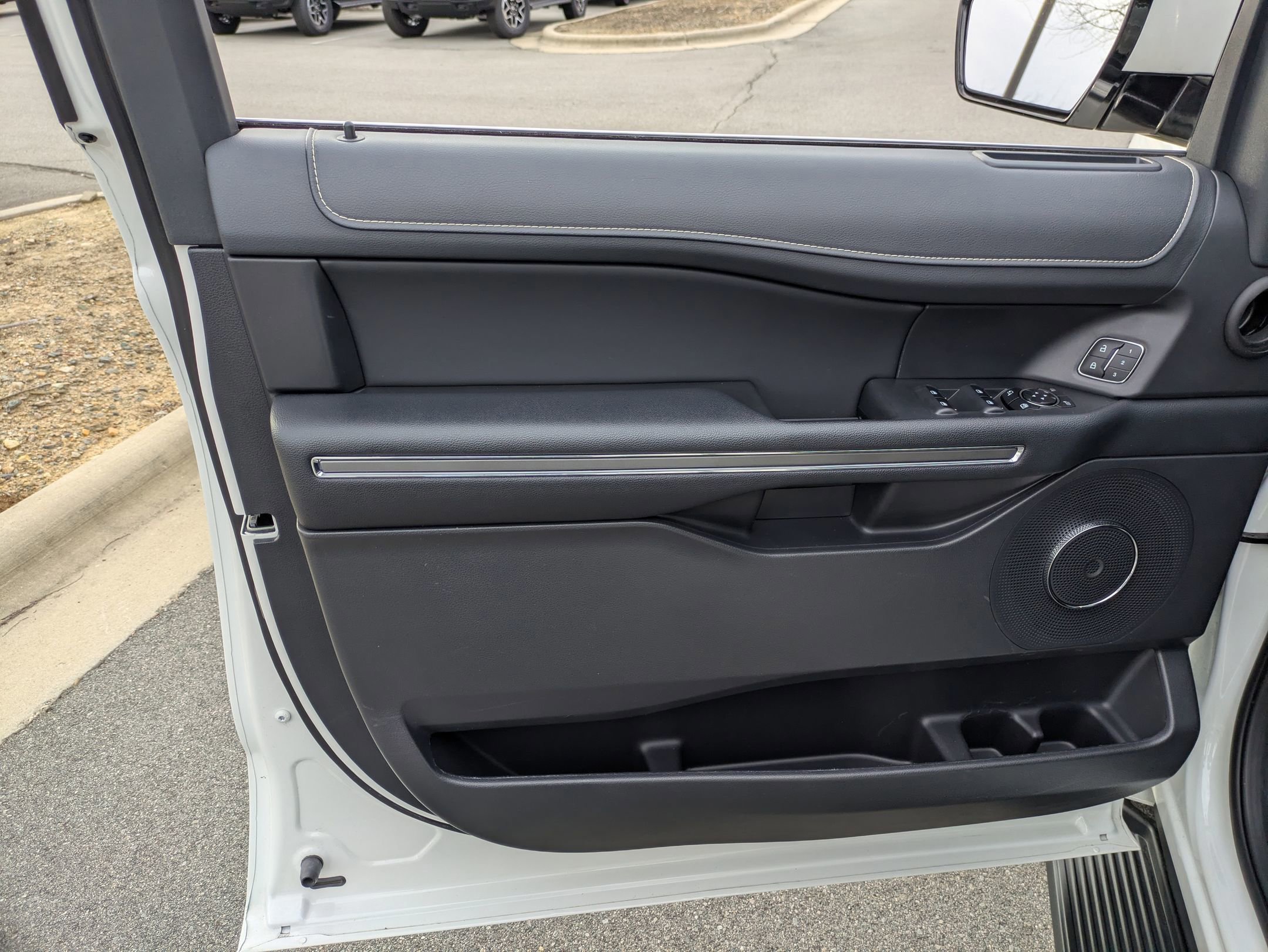 Certified 2024 Ford Expedition XLT image 15