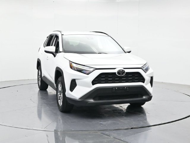 Used 2024 Toyota RAV4 XLE FWD image 4