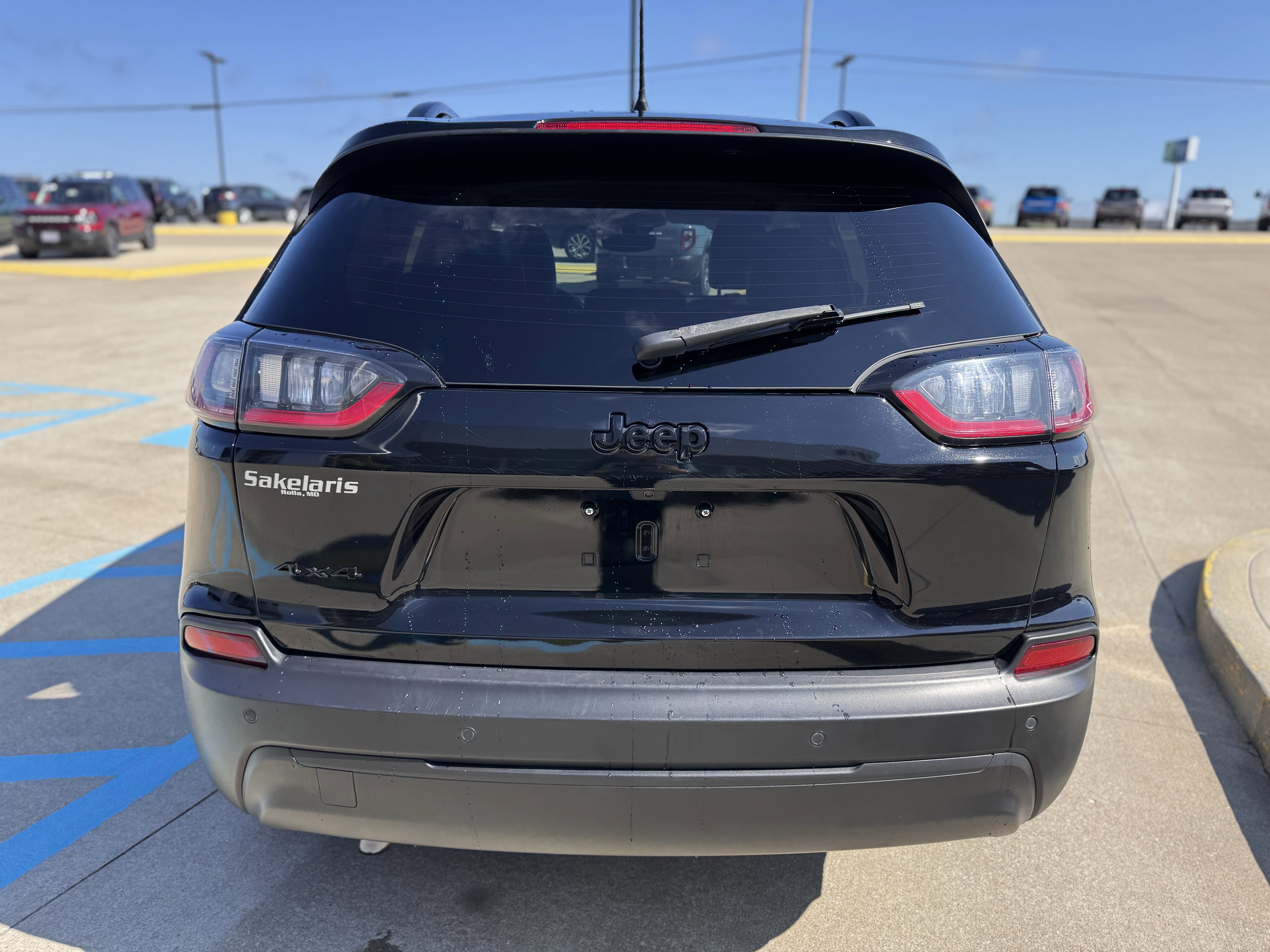 Used 2023 Jeep Cherokee Altitude Lux image 4