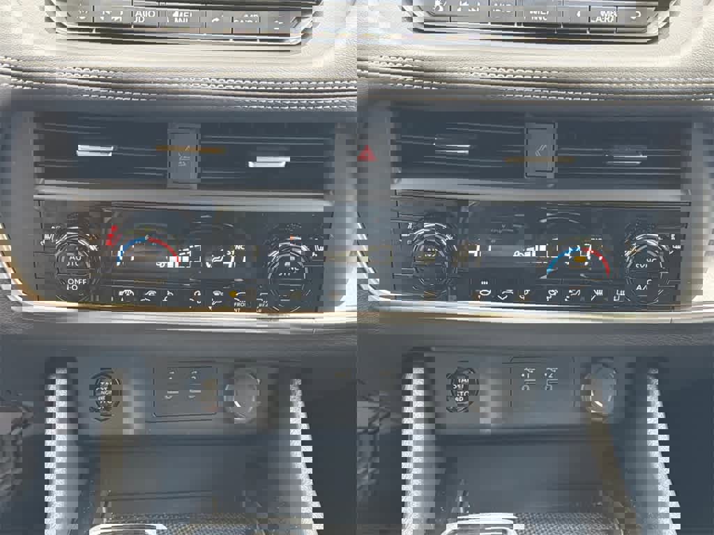 Used 2024 Nissan Rogue SV w/ SV Premium Package image 29