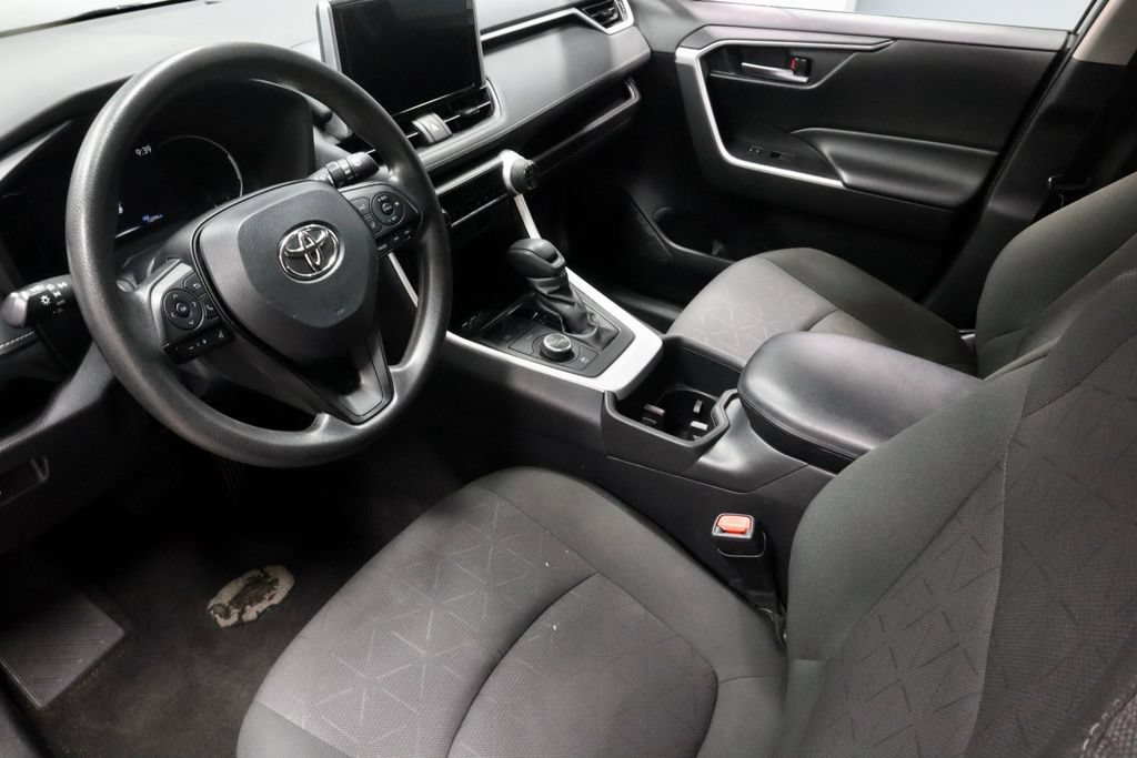 Used 2024 Toyota RAV4 XLE AWD/4WD image 25