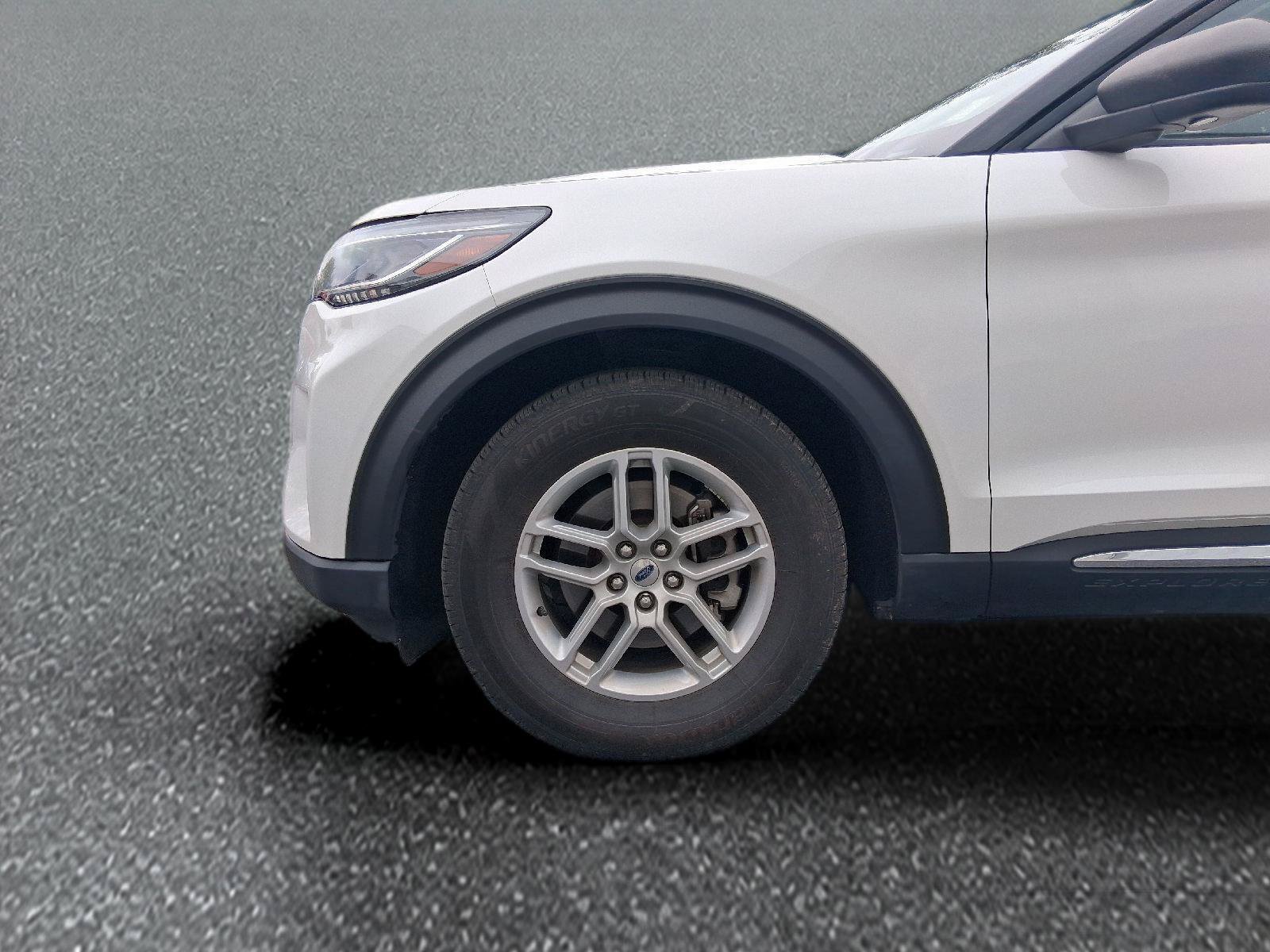 Certified 2025 Ford Explorer Active w/ Active Comfort Package RWD image 9