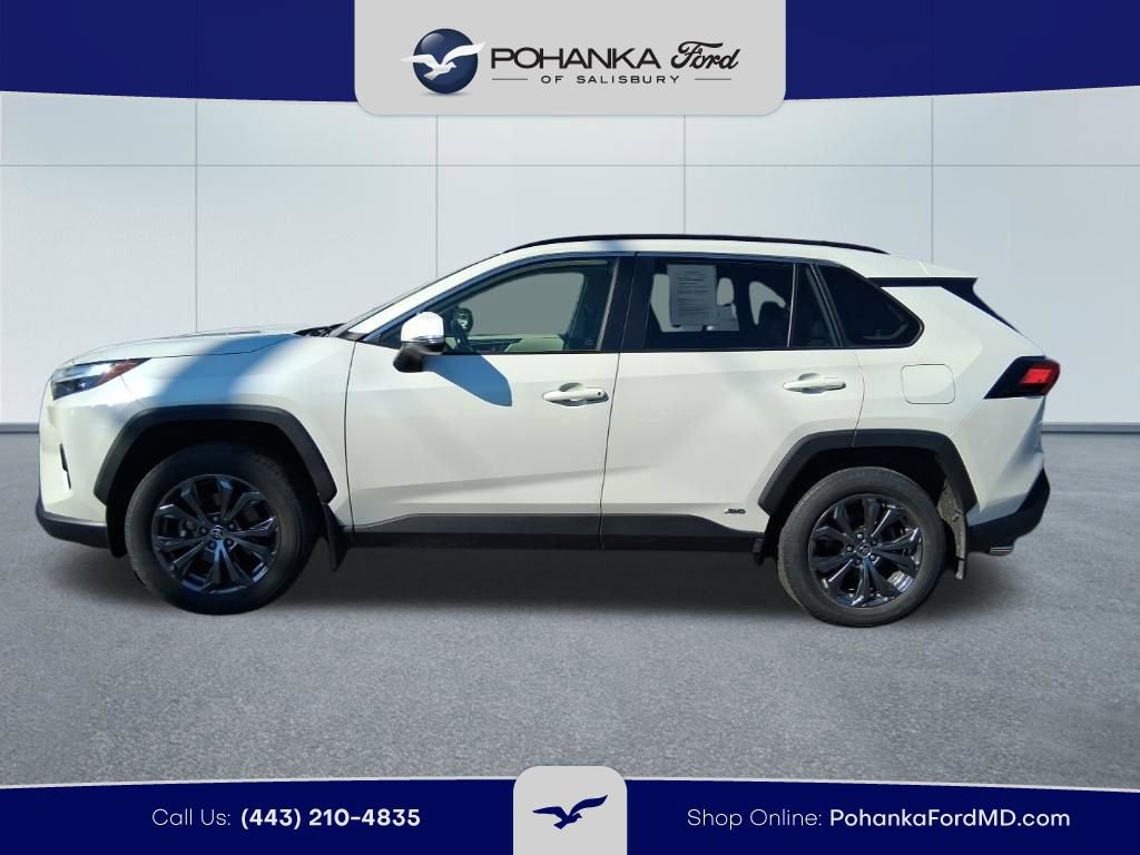 Used 2022 Toyota RAV4 XLE Premium AWD/4WD image 8