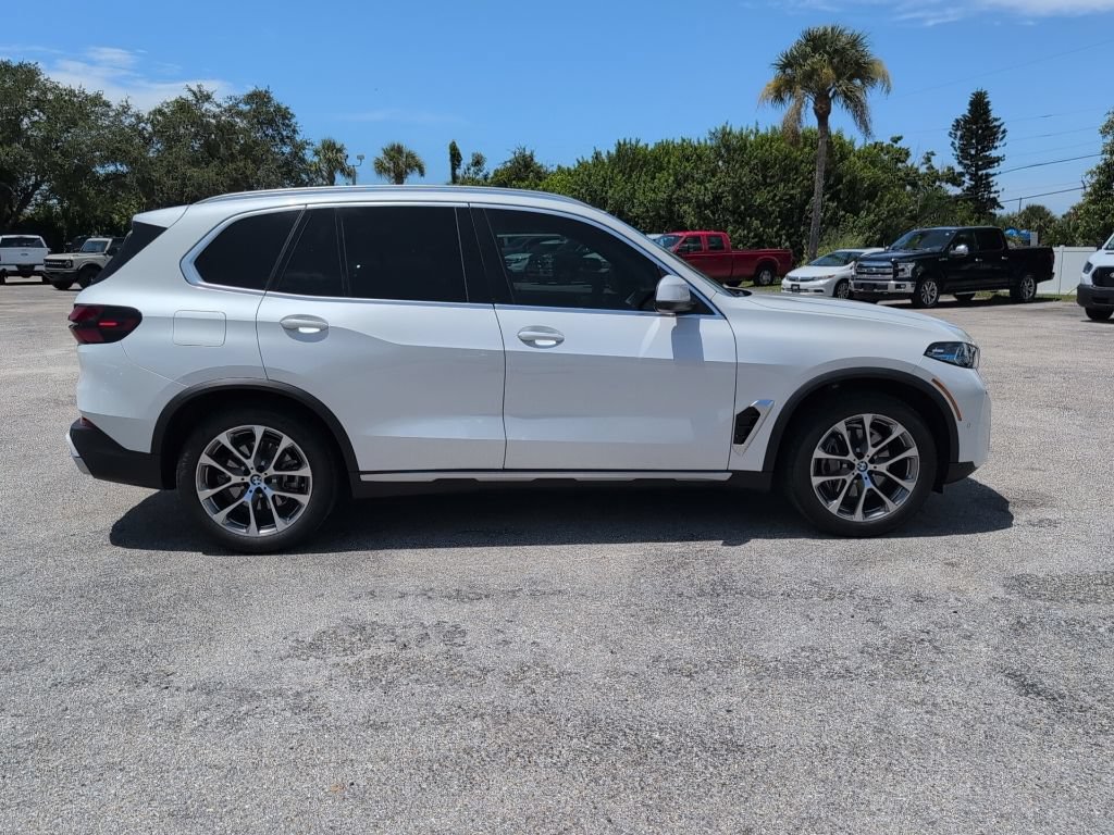 Used 2025 BMW X5 xDrive40i w/ Climate Comfort Package AWD/4WD image 2