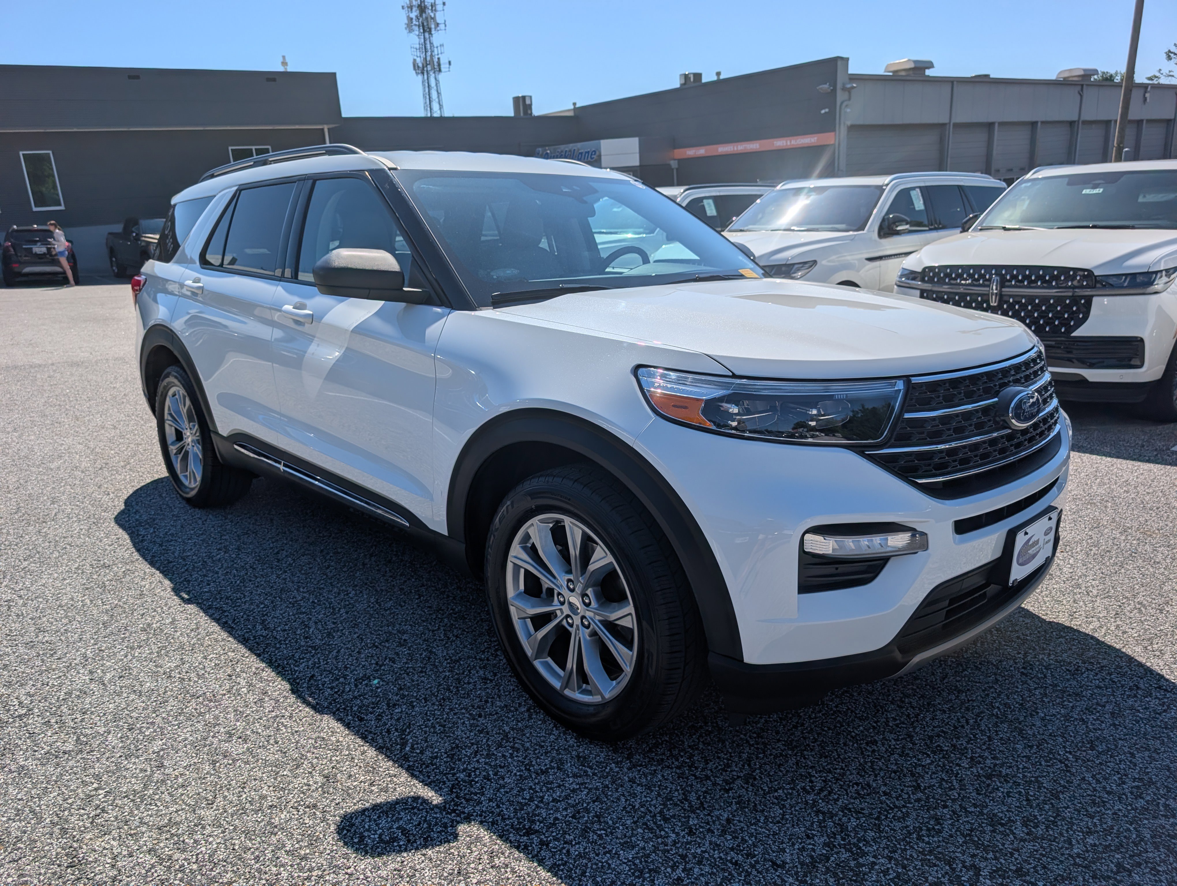 Certified 2021 Ford Explorer XLT w/ Equipment Group 202A AWD/4WD image 9