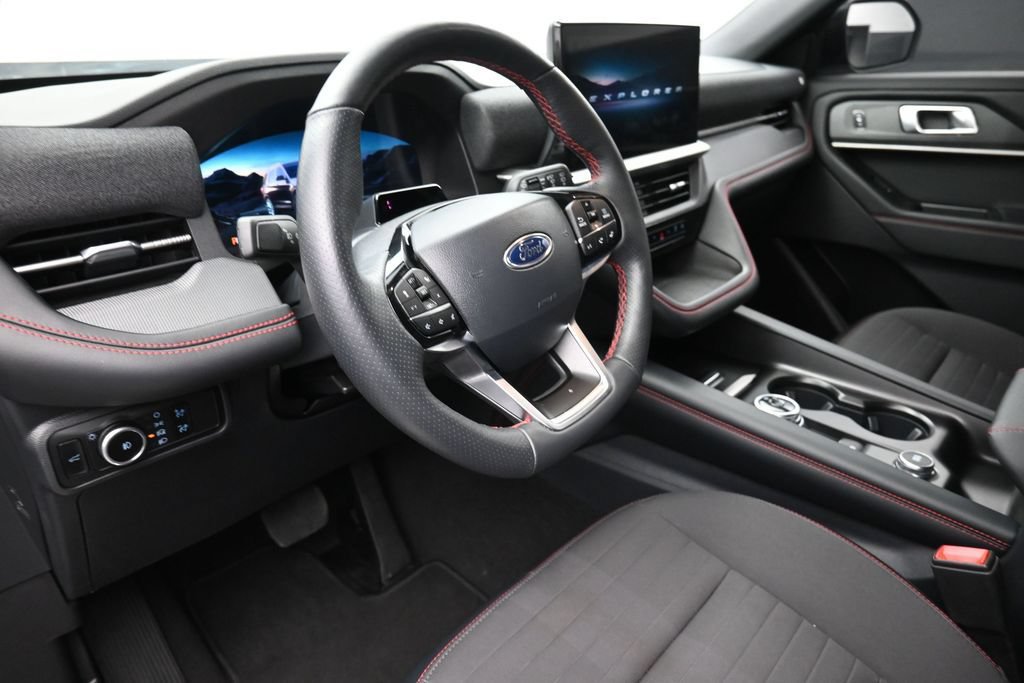 Certified 2025 Ford Explorer ST-Line AWD/4WD image 18