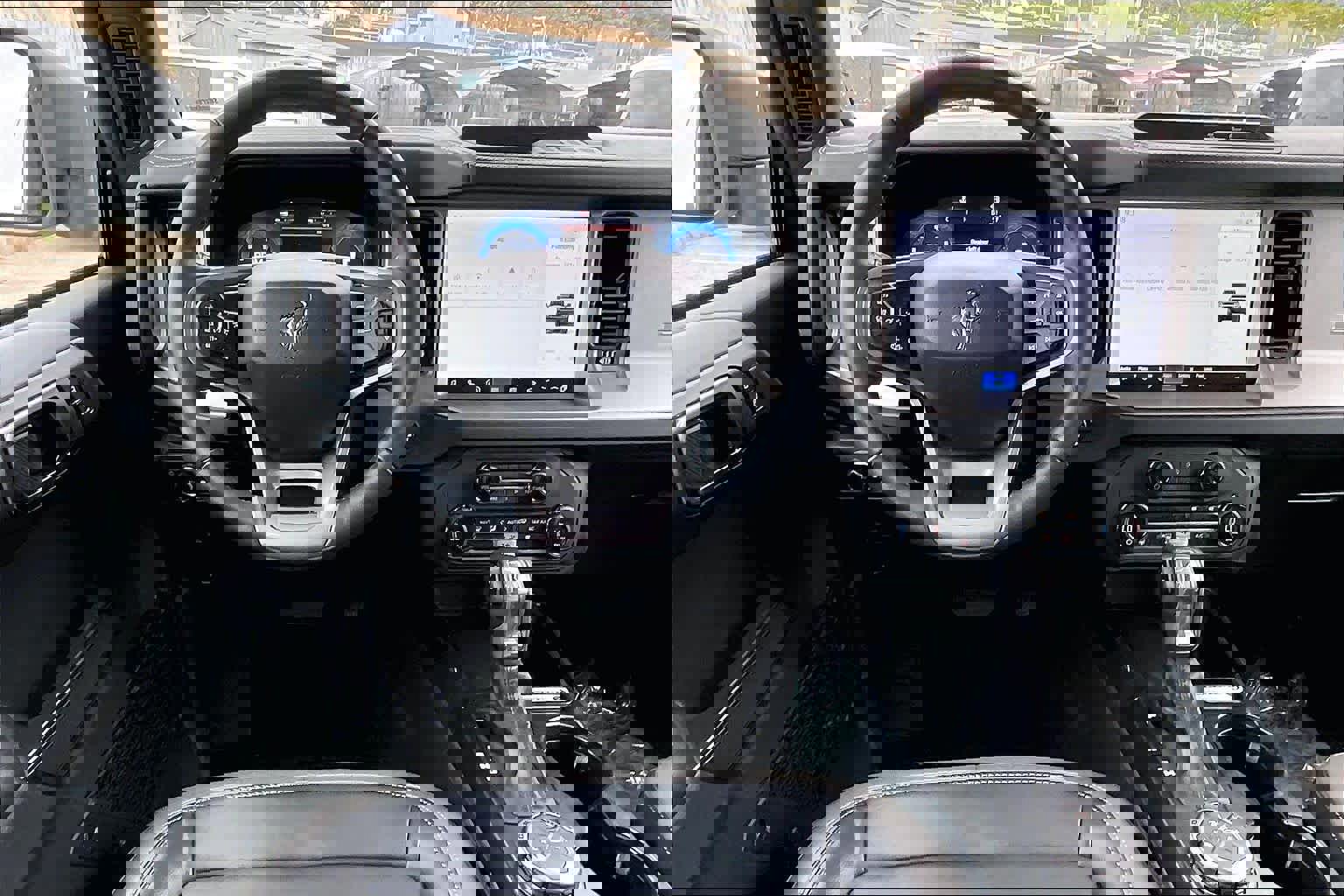 Certified 2025 Ford Bronco Outer Banks w/ Black Appearance Package image 9