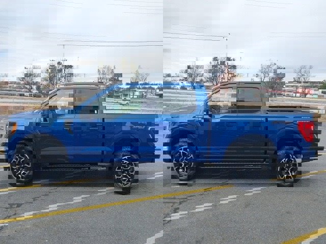 Certified 2022 Ford F150 XLT w/ Equipment Group 302A High image 5