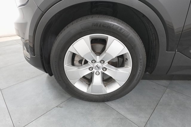 Used 2022 Volvo XC40 T5 Momentum image 28