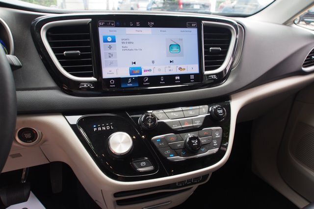 Used 2024 Chrysler Pacifica Touring-L FWD image 28