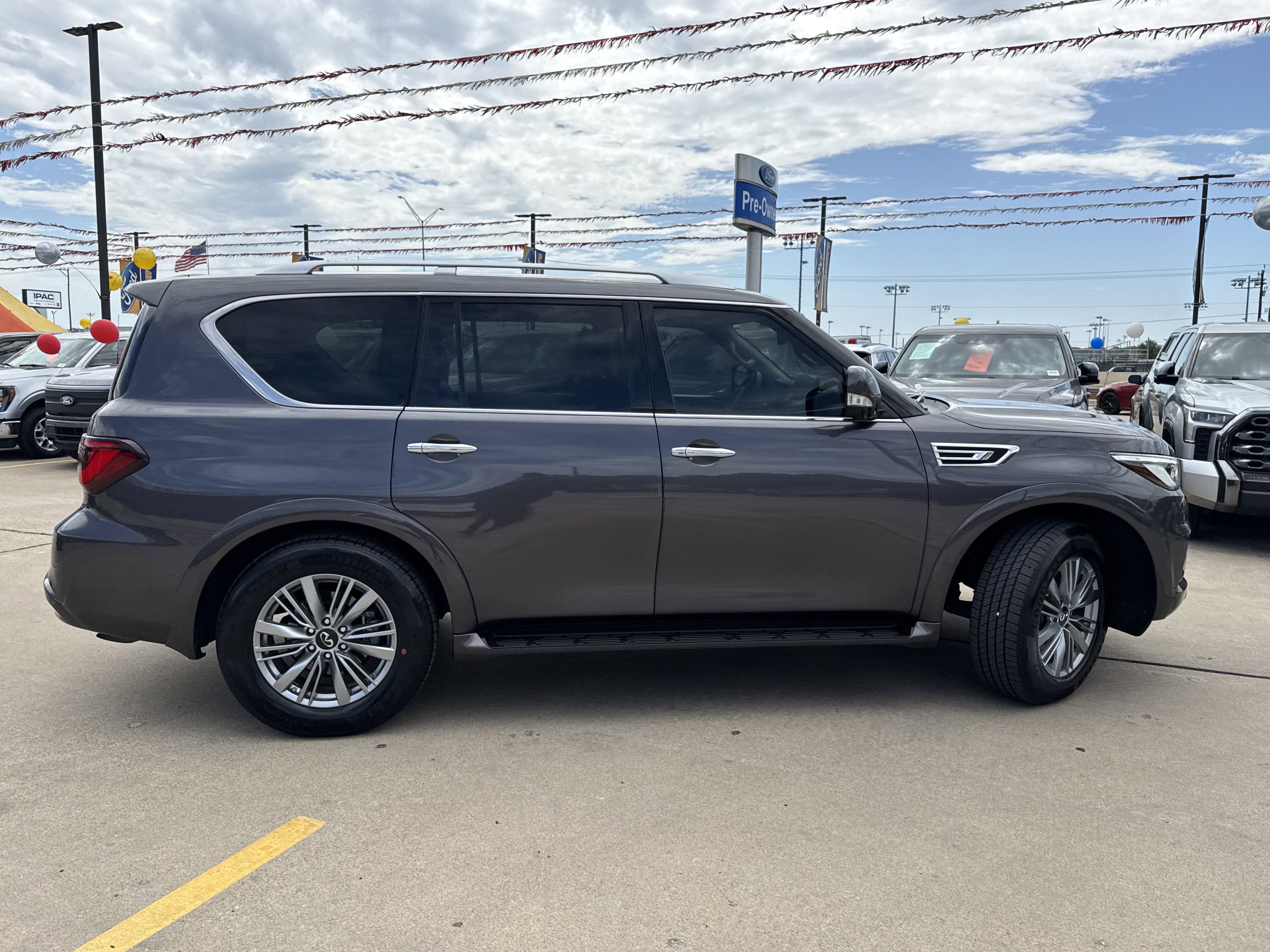 Used 2024 INFINITI QX80 Luxe image 3