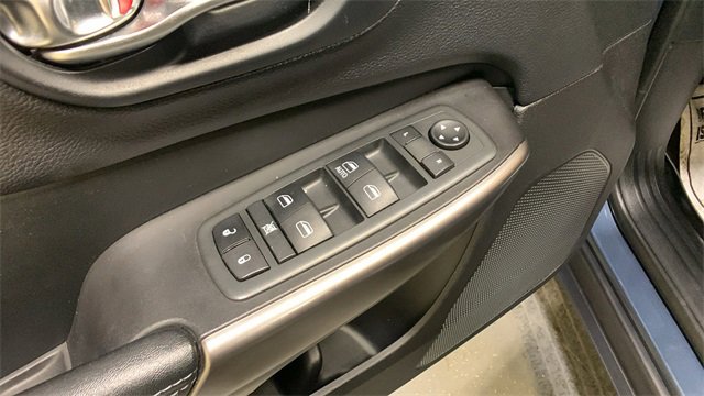 Used 2020 Jeep Cherokee Latitude w/ Cold Weather Group image 24