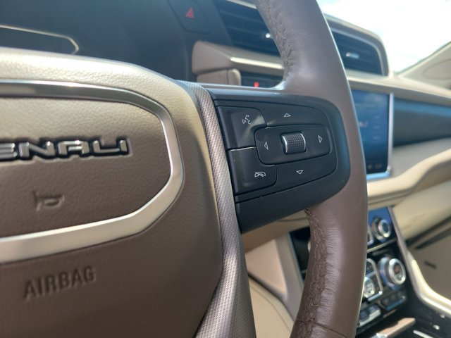 Used 2021 GMC Yukon XL Denali w/ Denali Premium Package RWD image 31