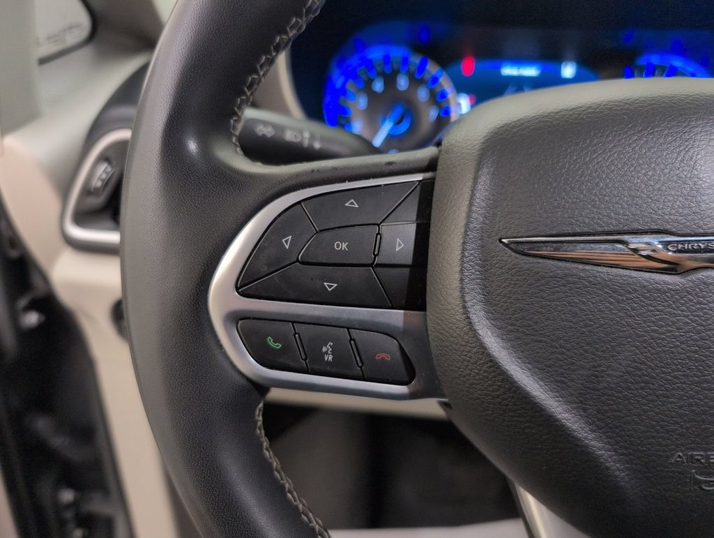 Used 2022 Chrysler Pacifica Touring-L FWD image 35
