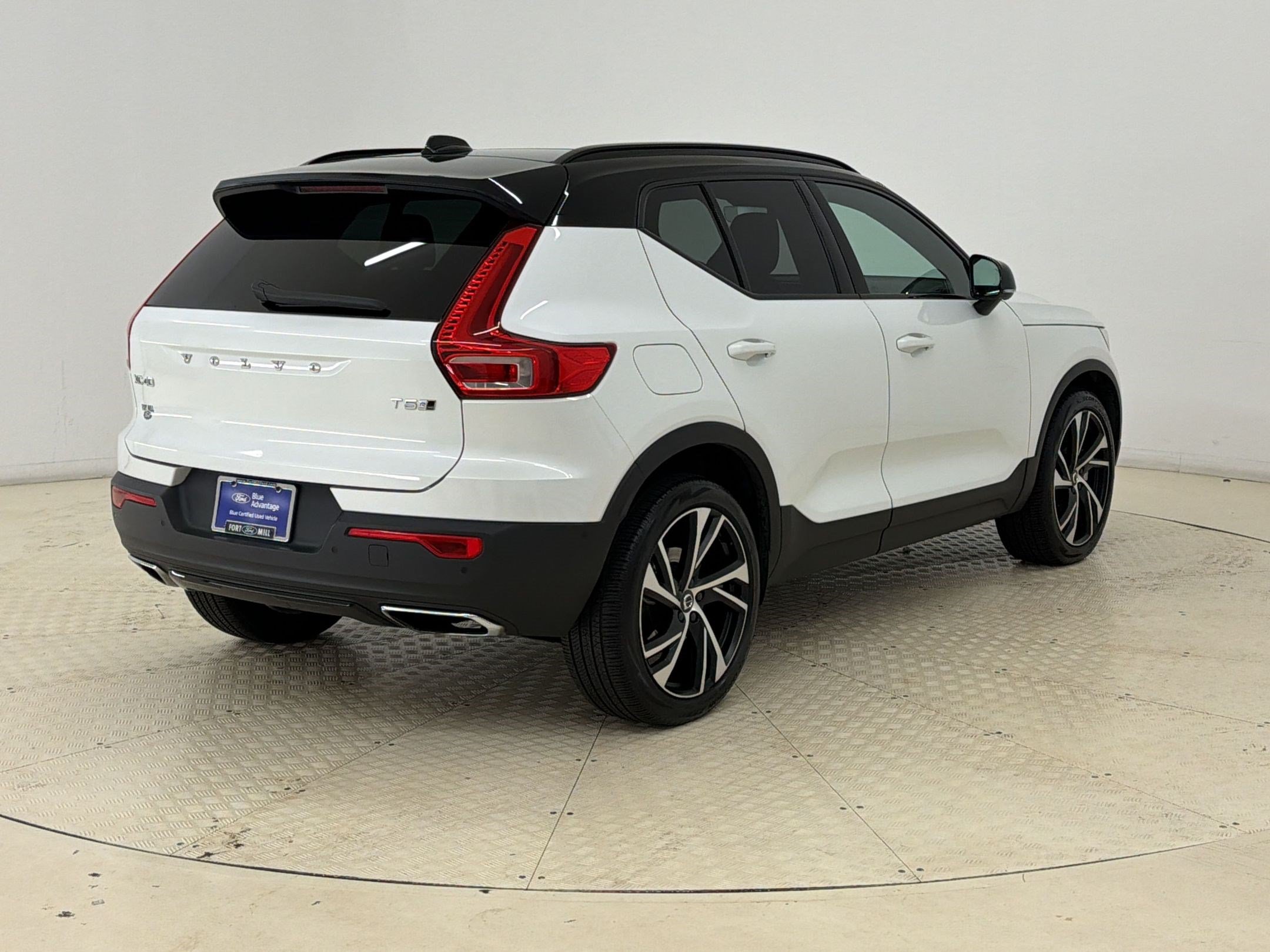 Used 2019 Volvo XC40 T5 R-Design AWD/4WD image 9