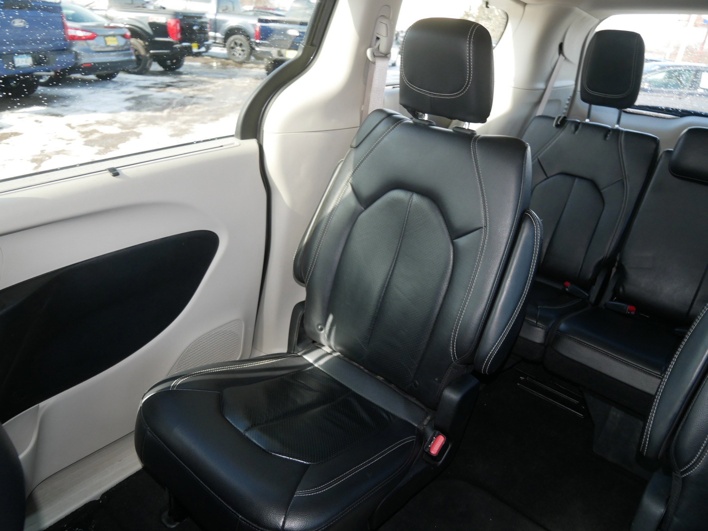 Used 2022 Chrysler Pacifica Touring-L image 12