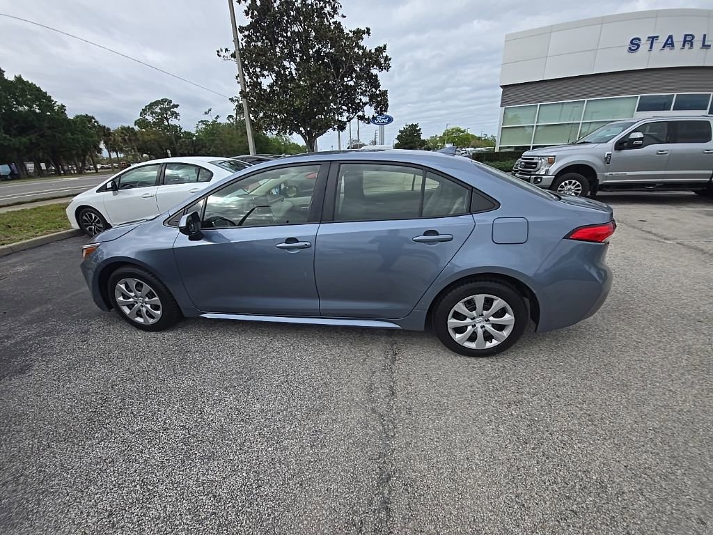 Used 2021 Toyota Corolla LE image 3