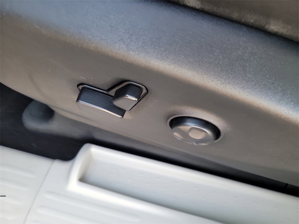 Used 2021 Chrysler Pacifica Touring image 18