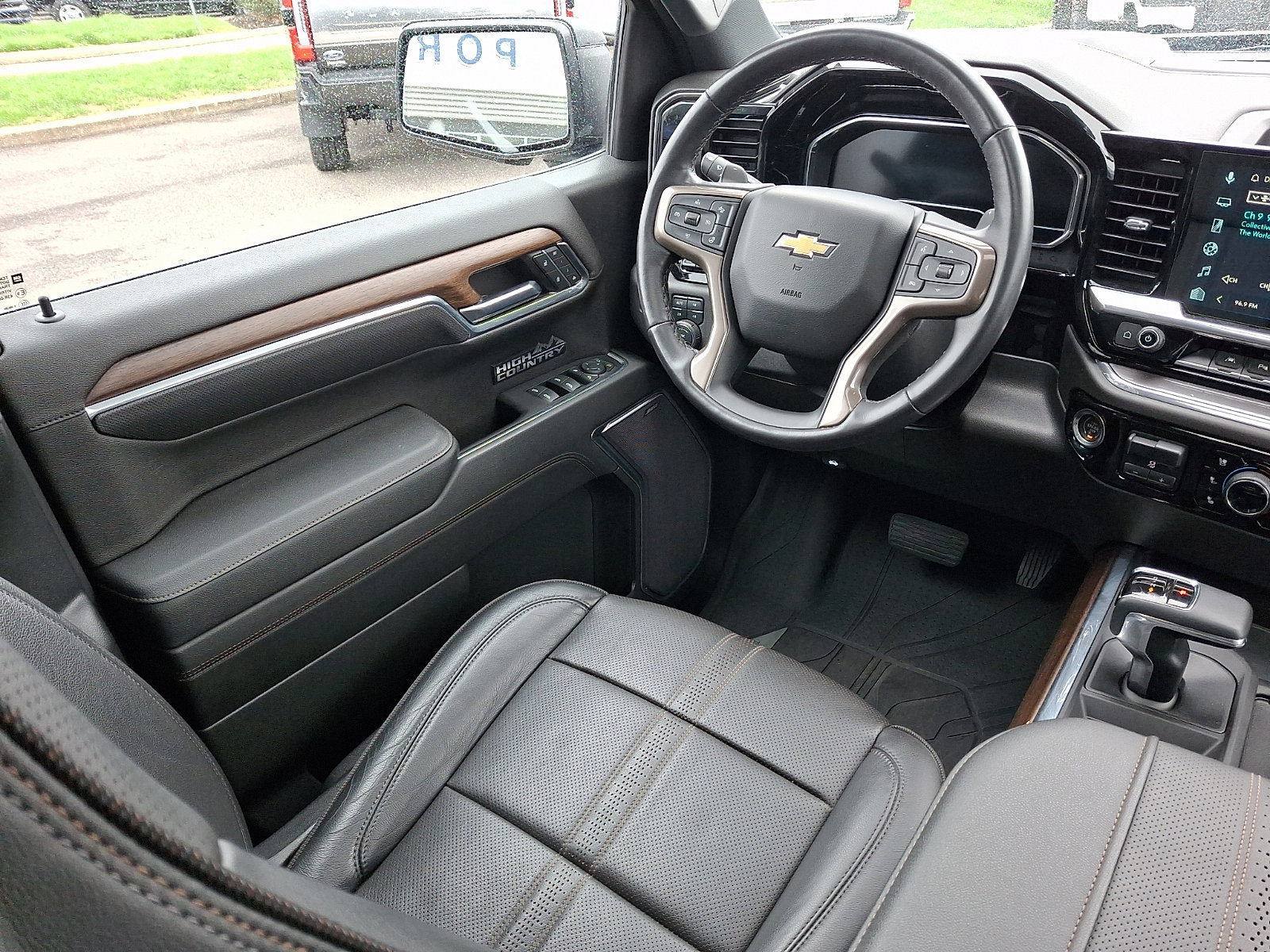 Used 2023 Chevrolet Silverado 1500 High Country w/ High Country Premium Package image 13