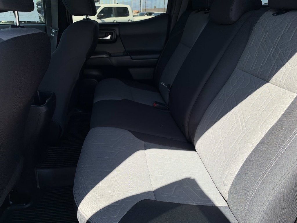 Used 2022 Toyota Tacoma TRD Off-Road w/ Technology Package AWD/4WD image 18