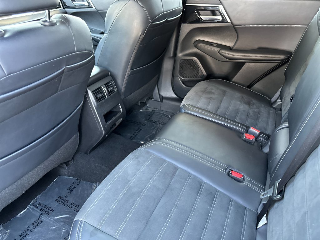 Used 2024 Mitsubishi Outlander SE AWD/4WD image 11