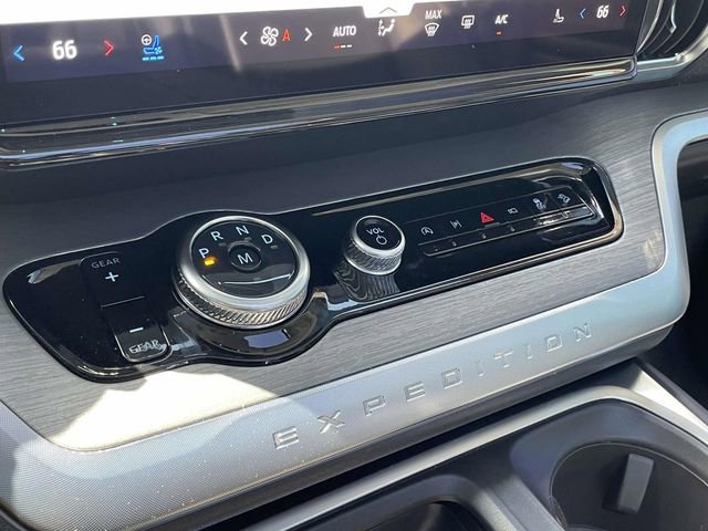 Certified 2025 Ford Expedition Max Platinum w/ Driver's Package AWD/4WD image 34