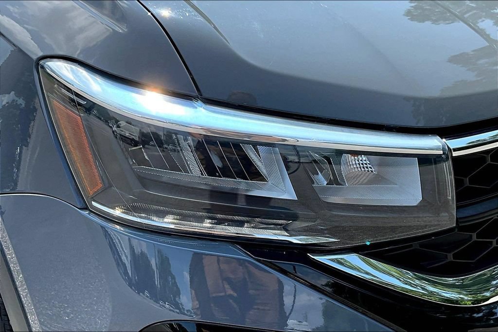 Used 2022 Volkswagen Taos SE w/ Panoramic Sunroof Package FWD image 32