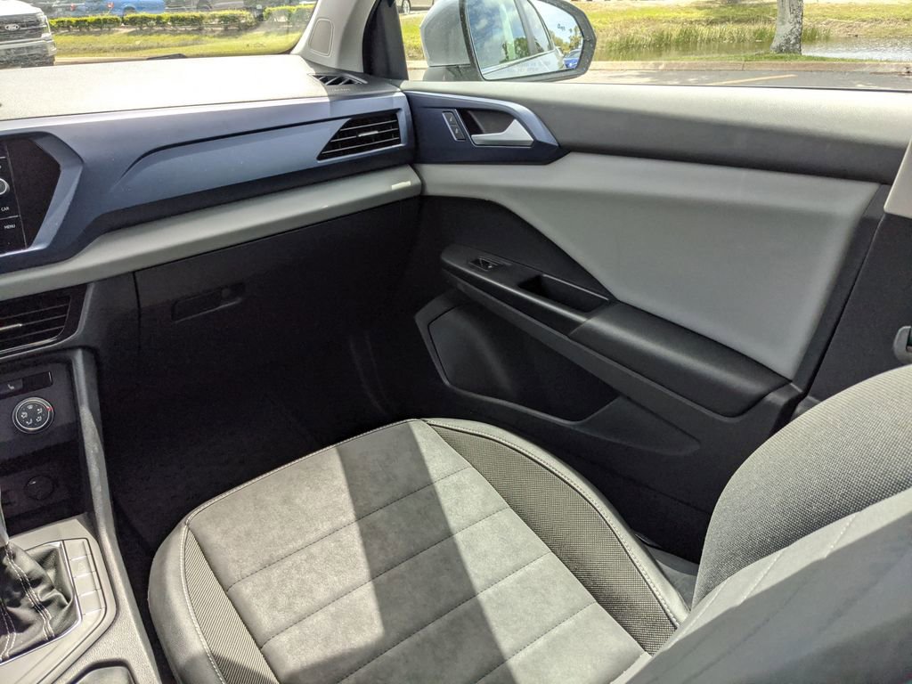 Used 2022 Volkswagen Taos SE image 16