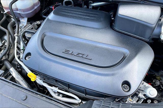 Used 2024 Chrysler Pacifica Touring-L FWD image 35