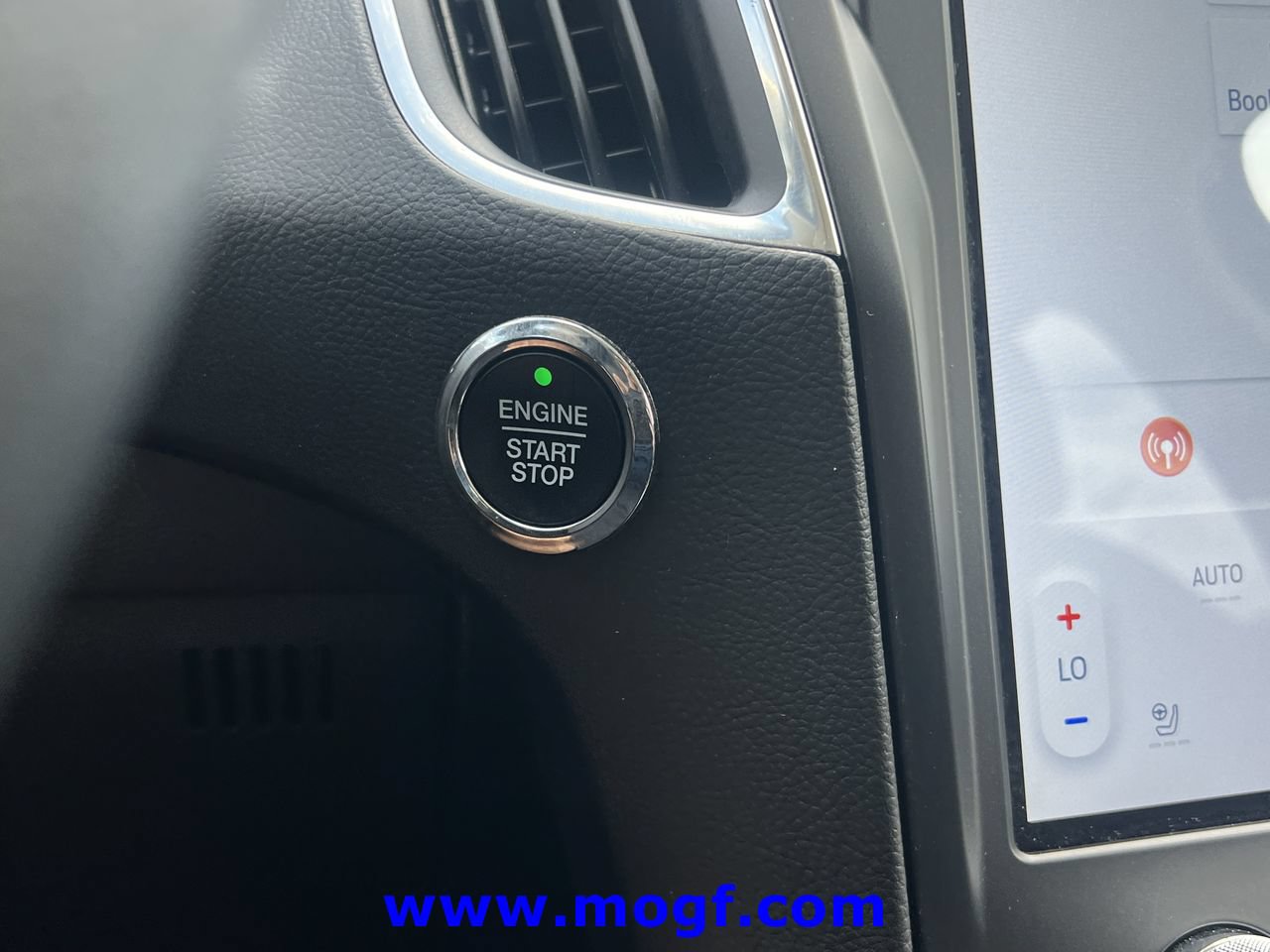 Certified 2024 Ford Edge Titanium AWD/4WD image 9