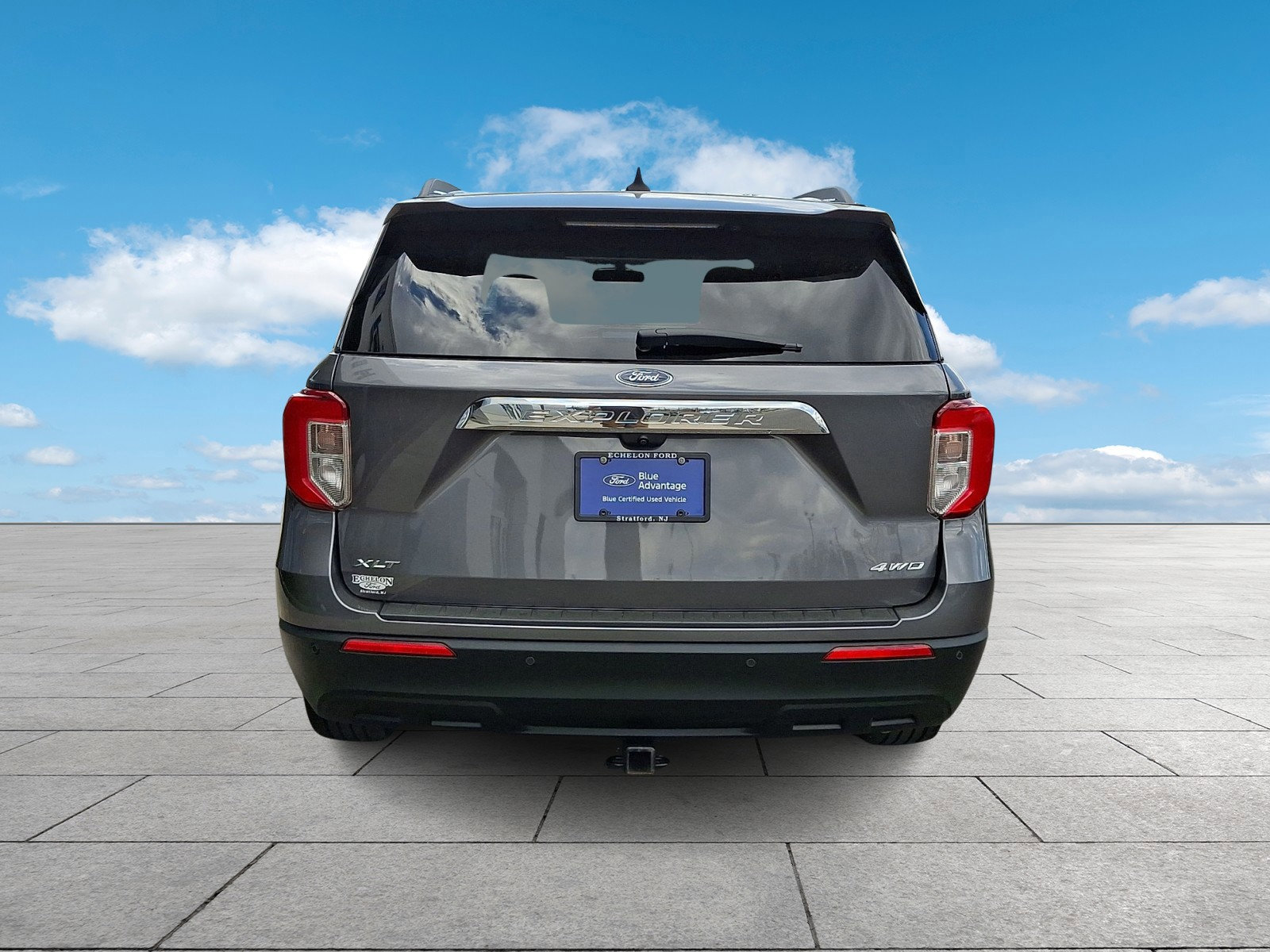Certified 2023 Ford Explorer XLT image 3