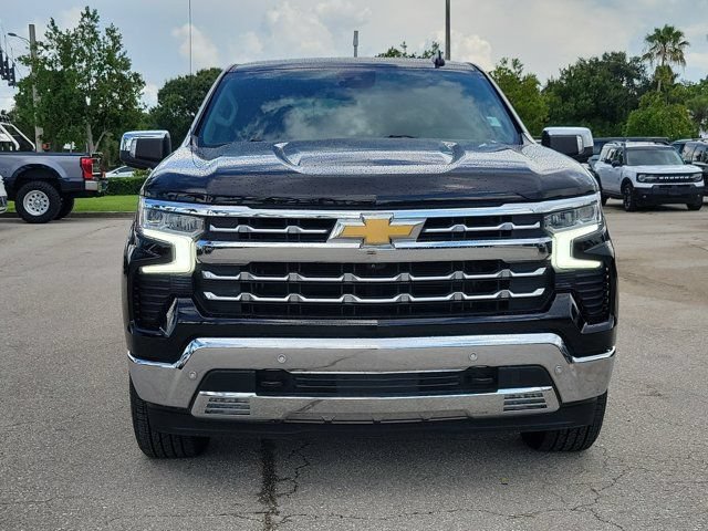 Used 2023 Chevrolet Silverado 1500 LTZ RWD image 2