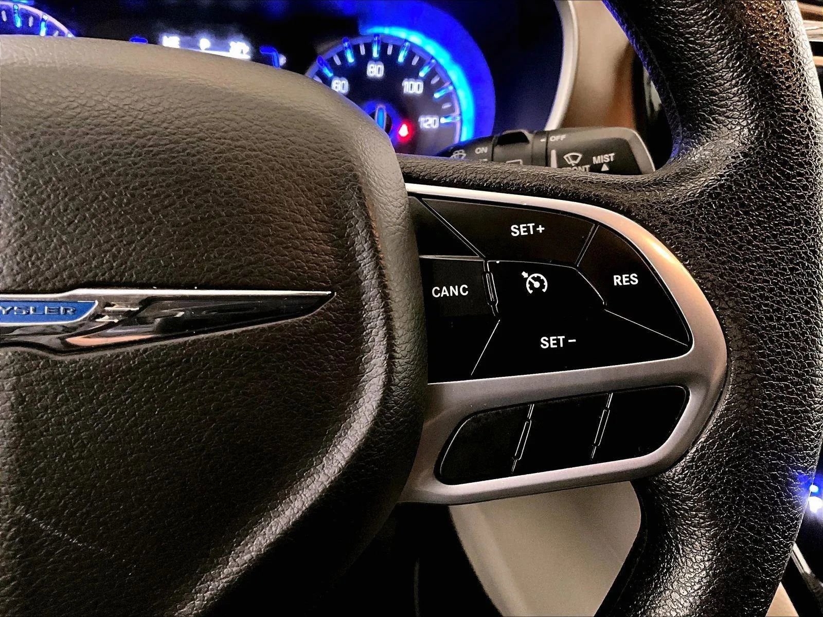 Used 2020 Chrysler Voyager L image 18