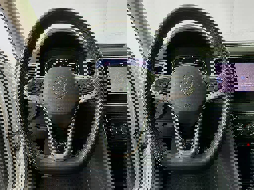 Used 2022 Volkswagen Atlas SEL Premium image 19