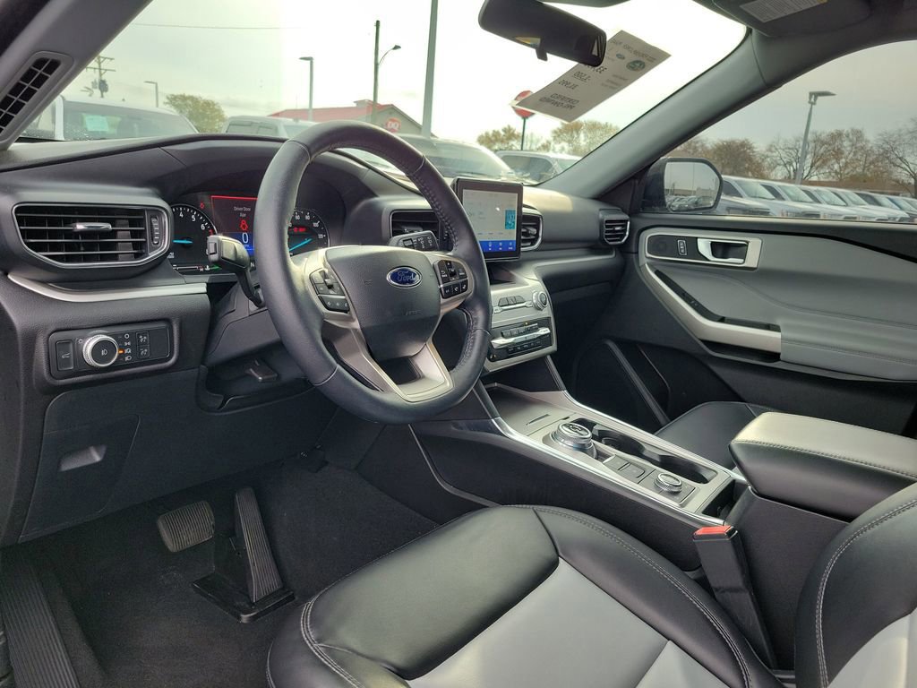 Certified 2022 Ford Explorer XLT w/ Equipment Group 202A image 20