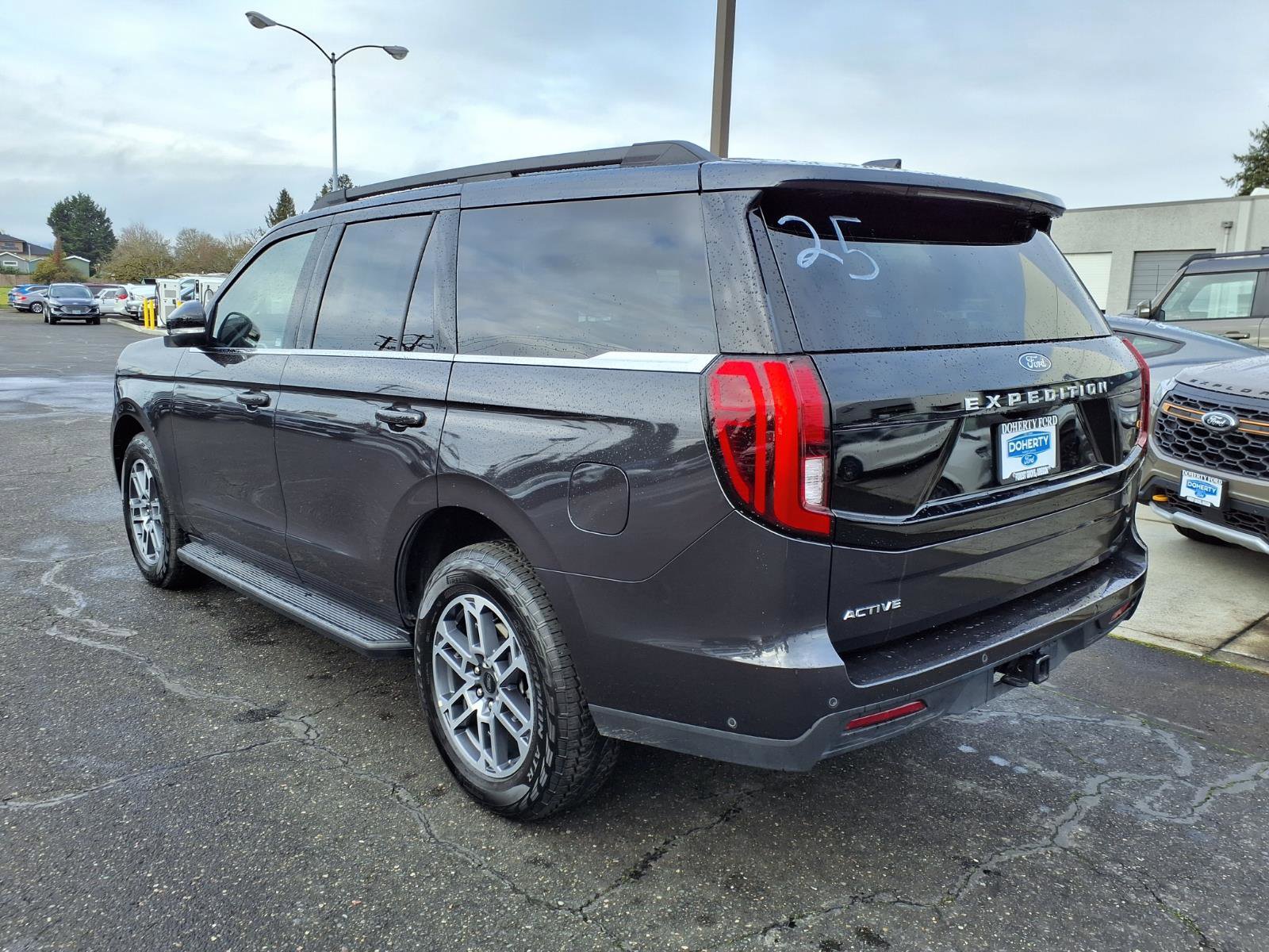 Certified 2025 Ford Expedition Active image 9