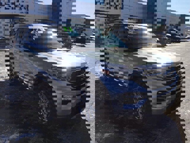 Certified 2022 Ford Explorer XLT w/ Equipment Group 202A image 6