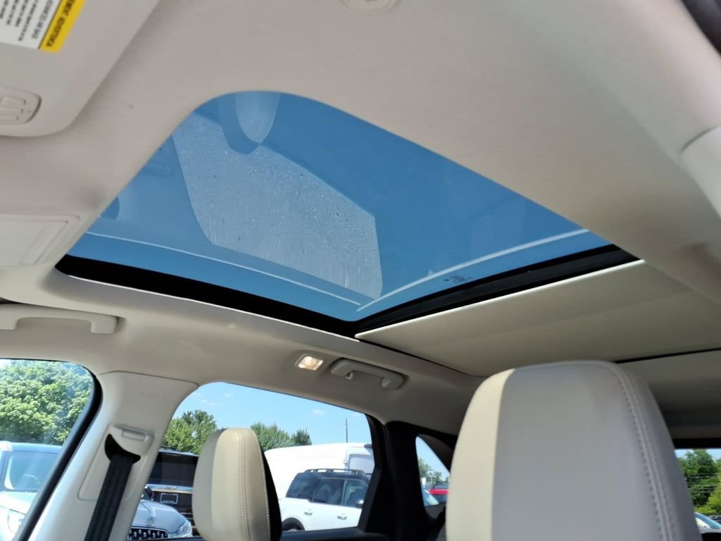 Certified 2022 Ford Escape Titanium FWD image 12