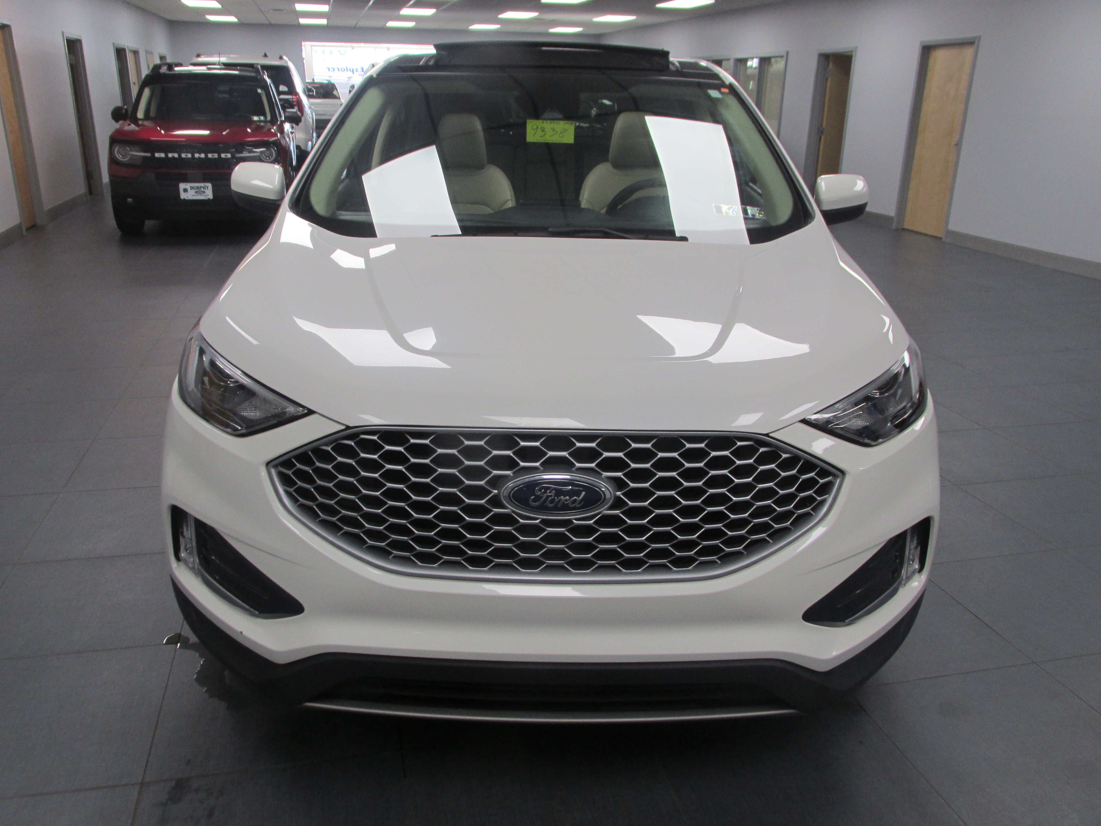 Certified 2023 Ford Edge SEL w/ Convenience Package AWD/4WD image 2