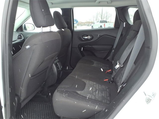 Used 2019 Jeep Cherokee Latitude w/ Cold Weather Group image 10