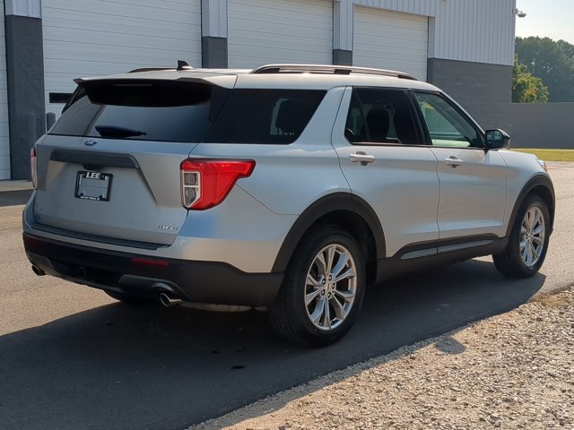 Certified 2023 Ford Explorer XLT w/ Equipment Group 202A AWD/4WD image 3
