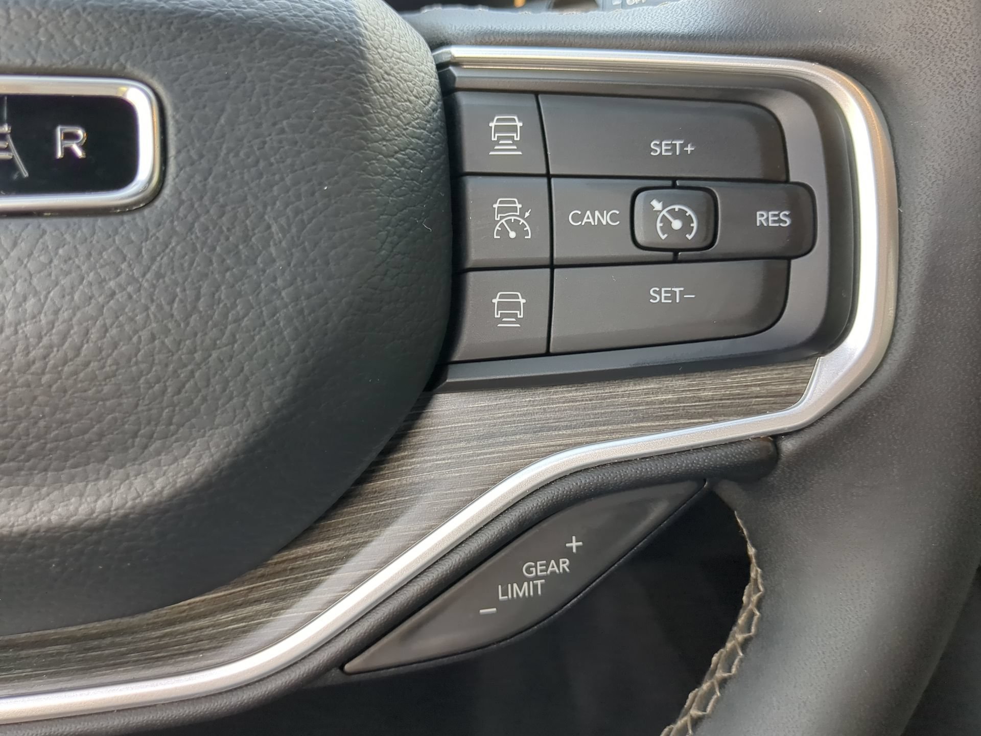 Used 2024 Jeep Wagoneer L Series II w/ Flexible Seating Group RWD image 67