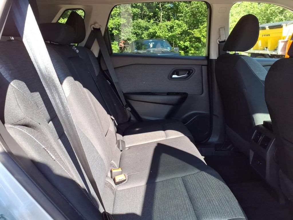 Used 2023 Nissan Rogue SV AWD/4WD image 11