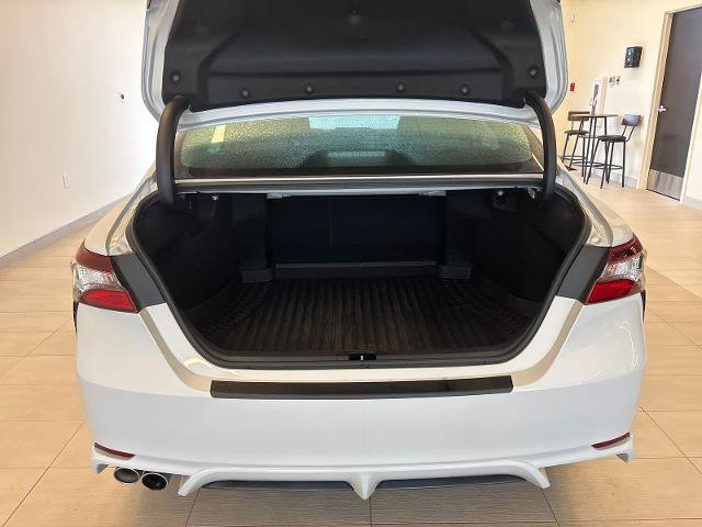 Used 2024 Toyota Camry SE w/ Cold Weather Package FWD image 10