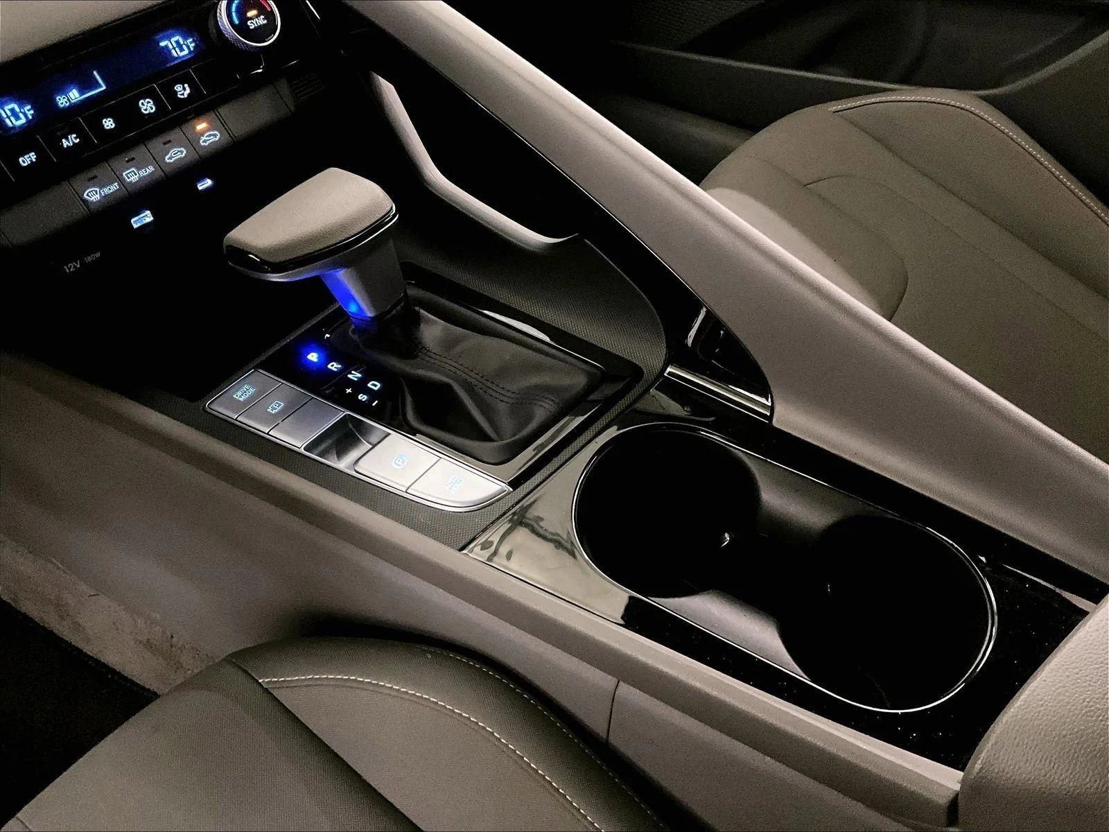 Used 2025 Hyundai Elantra Blue image 16