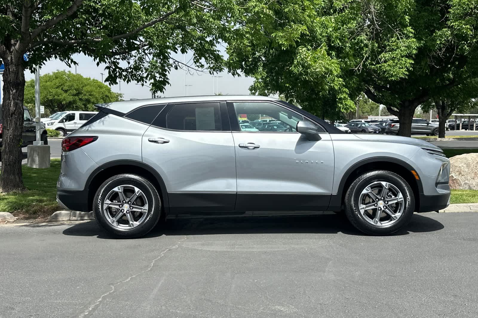 Used 2025 Chevrolet Blazer LT AWD/4WD image 8