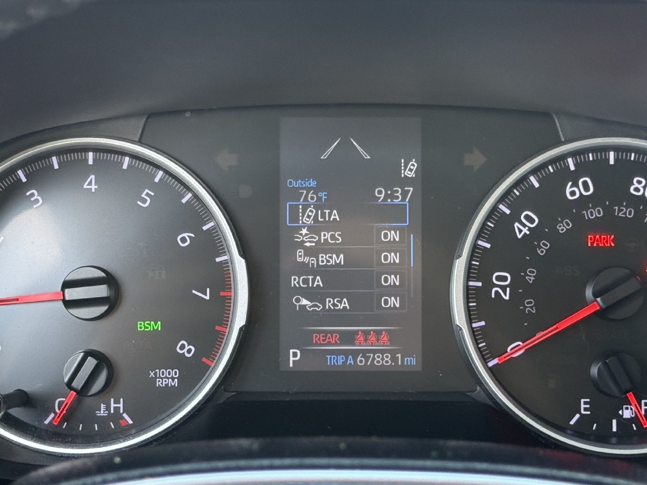 Used 2020 Toyota RAV4 XLE Premium FWD image 15