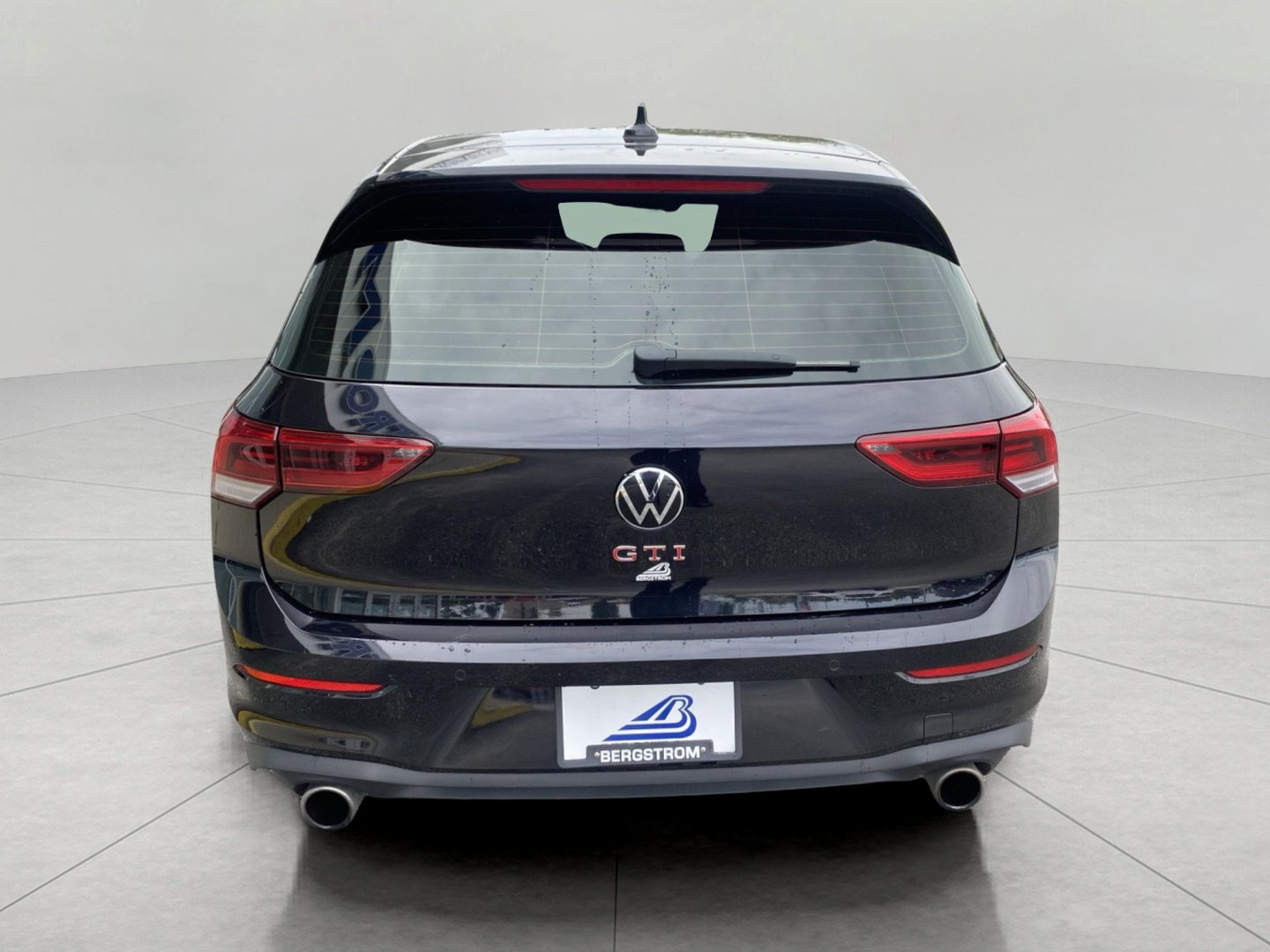 Used 2024 Volkswagen GTI SE FWD image 9